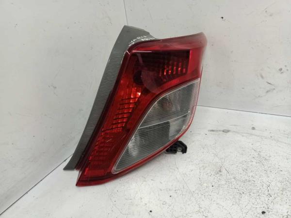 FEU ARRIERE DROIT TOYOTA YARIS 09/2011-08/2014 - Vue 1